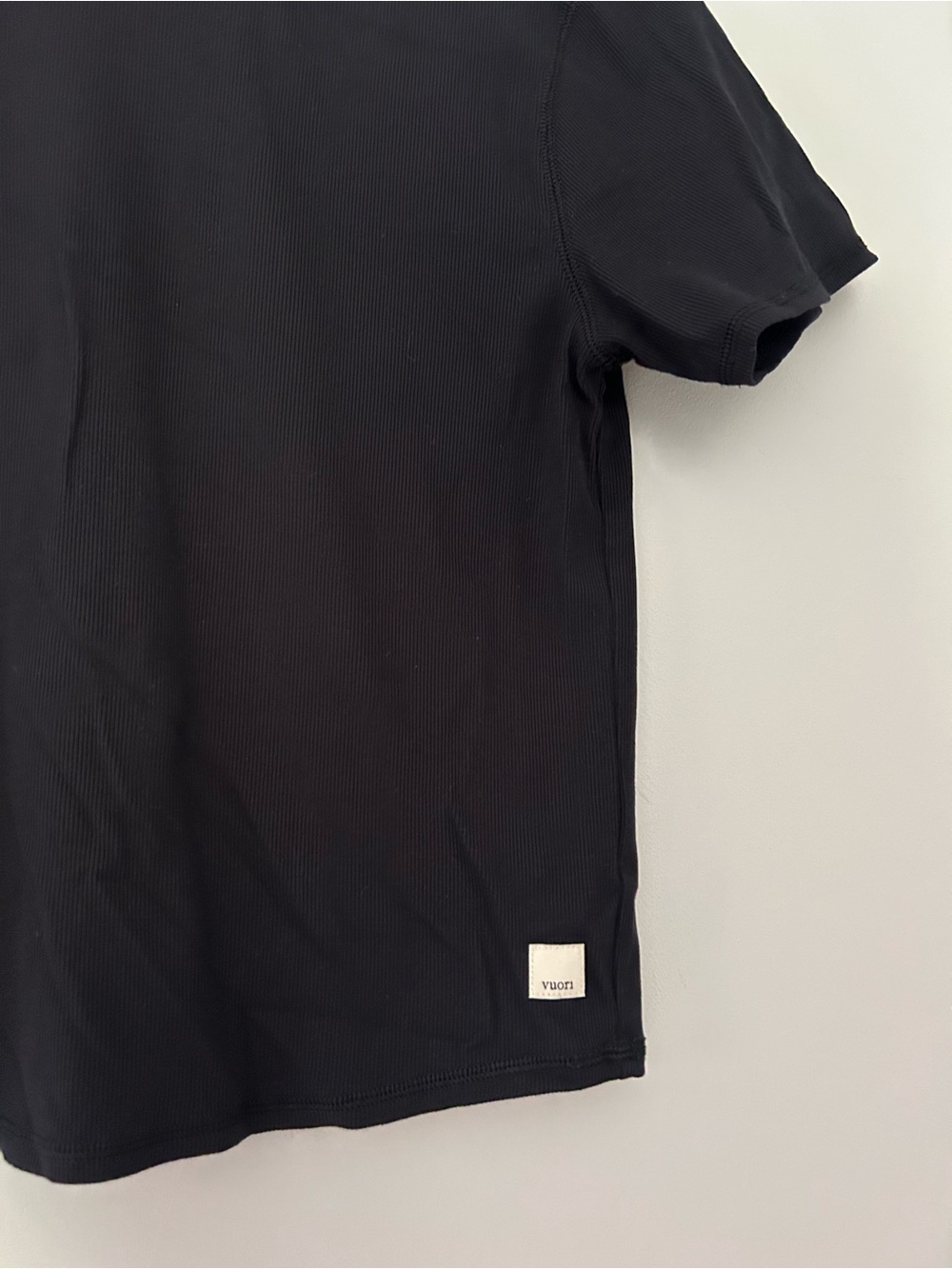 Vuori Pose Ribbed Black Fitted Tee - Picture 5 of 5